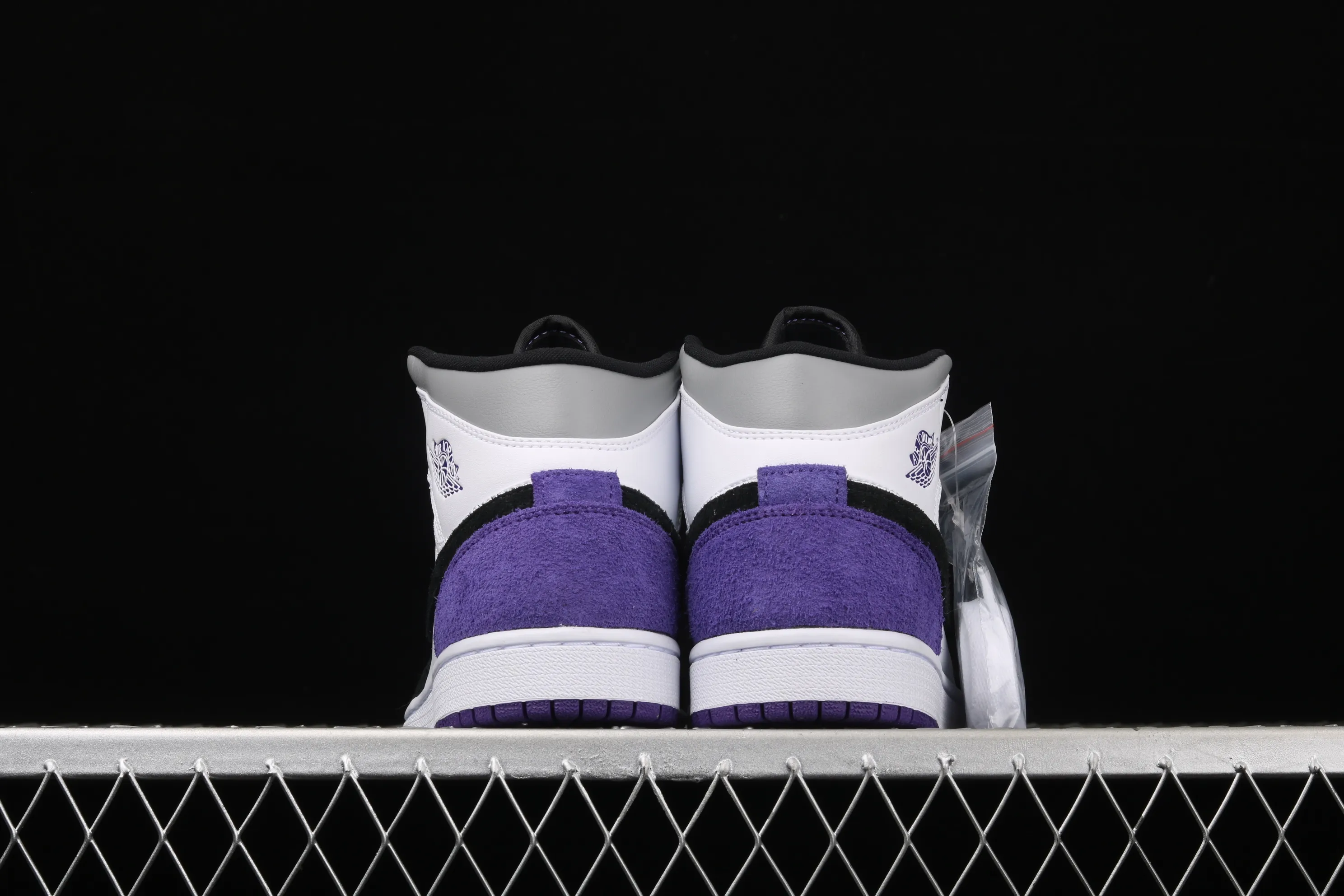 All categories Air Jordan Jordan series basketball shoes Air Jordan 1 Mid Air Jordan 1 Mid AJ1 Joe 1 China Grizzly Panda 852542-105